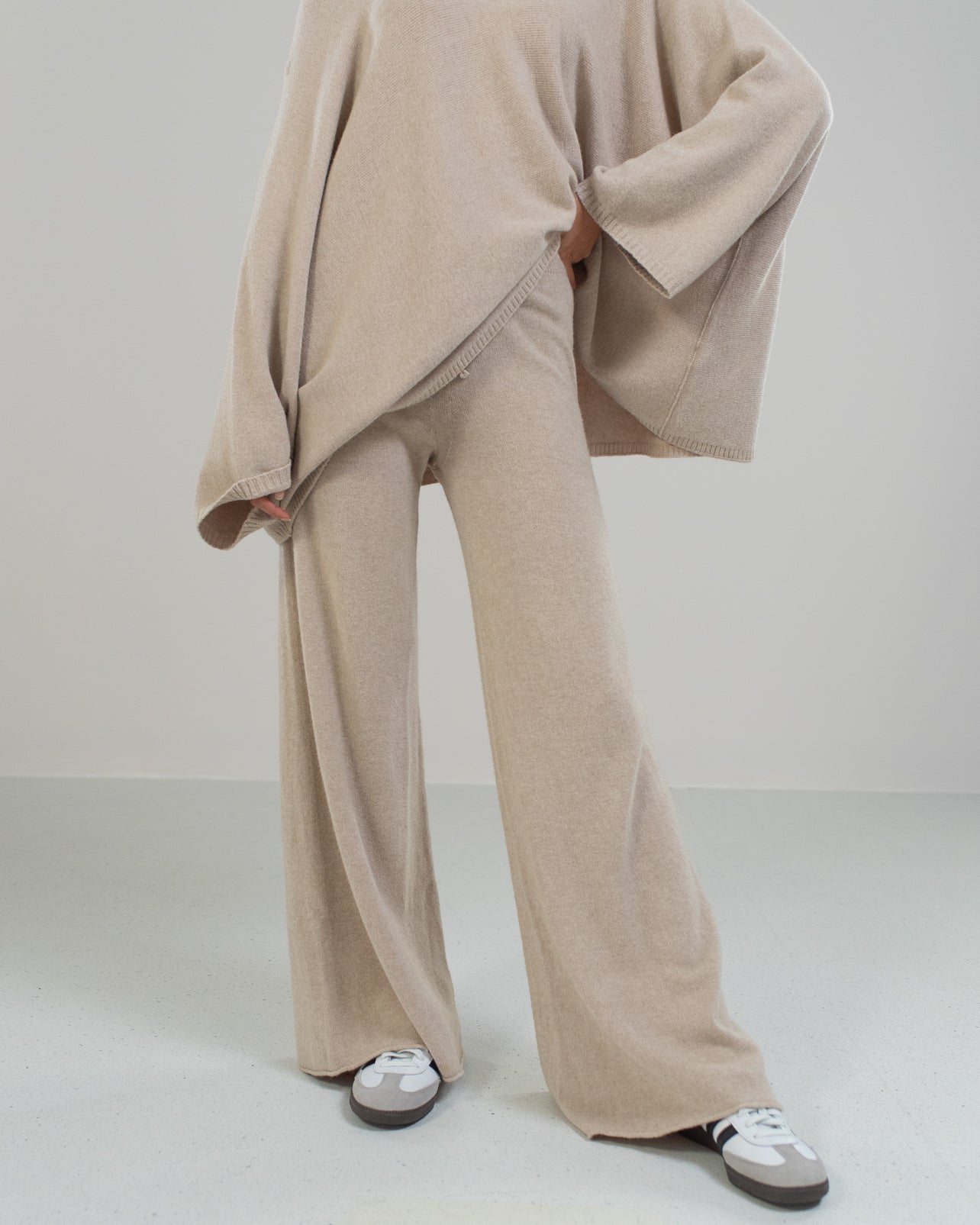 LIMITED RESTOCK Relaxed Pants Beige JAKI