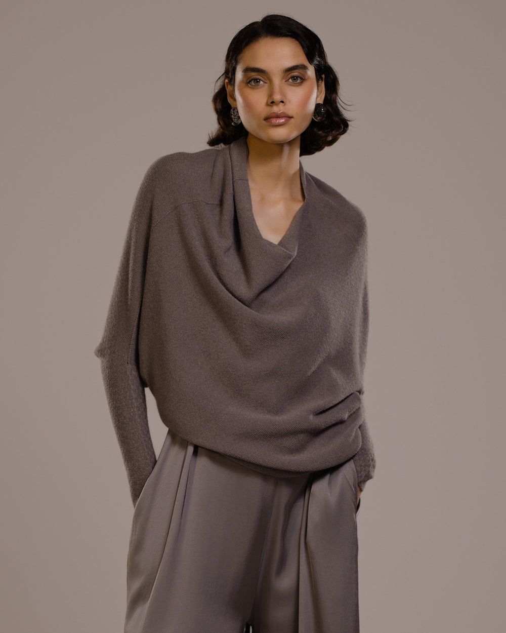 トップス JOSEMOON ASYMMETRY DRAPE KNIT TOPS Asymmetric Draped | Mink – JAKI