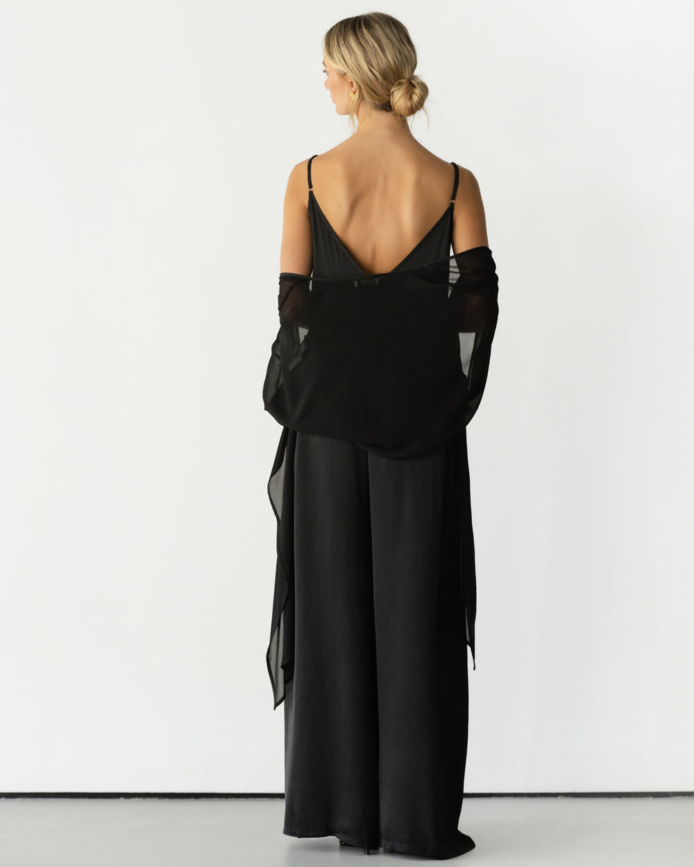 Brienne Lightweight Cape | Black – JAKI