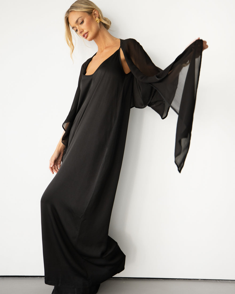 Brienne Lightweight Cape | Black – JAKI