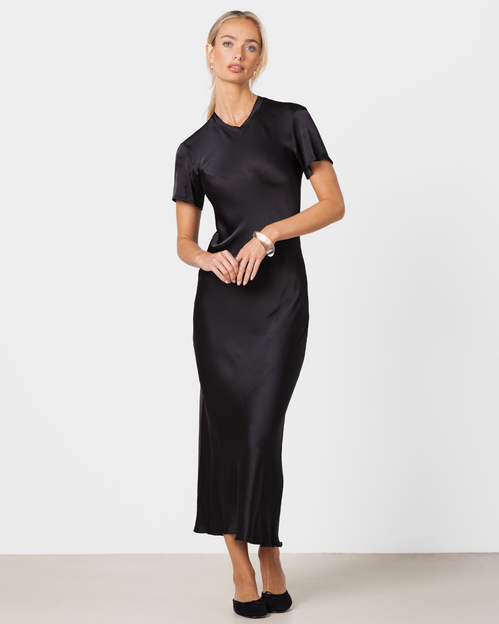 Saskia Short Sleeve Satin Dress | Black – JAKI