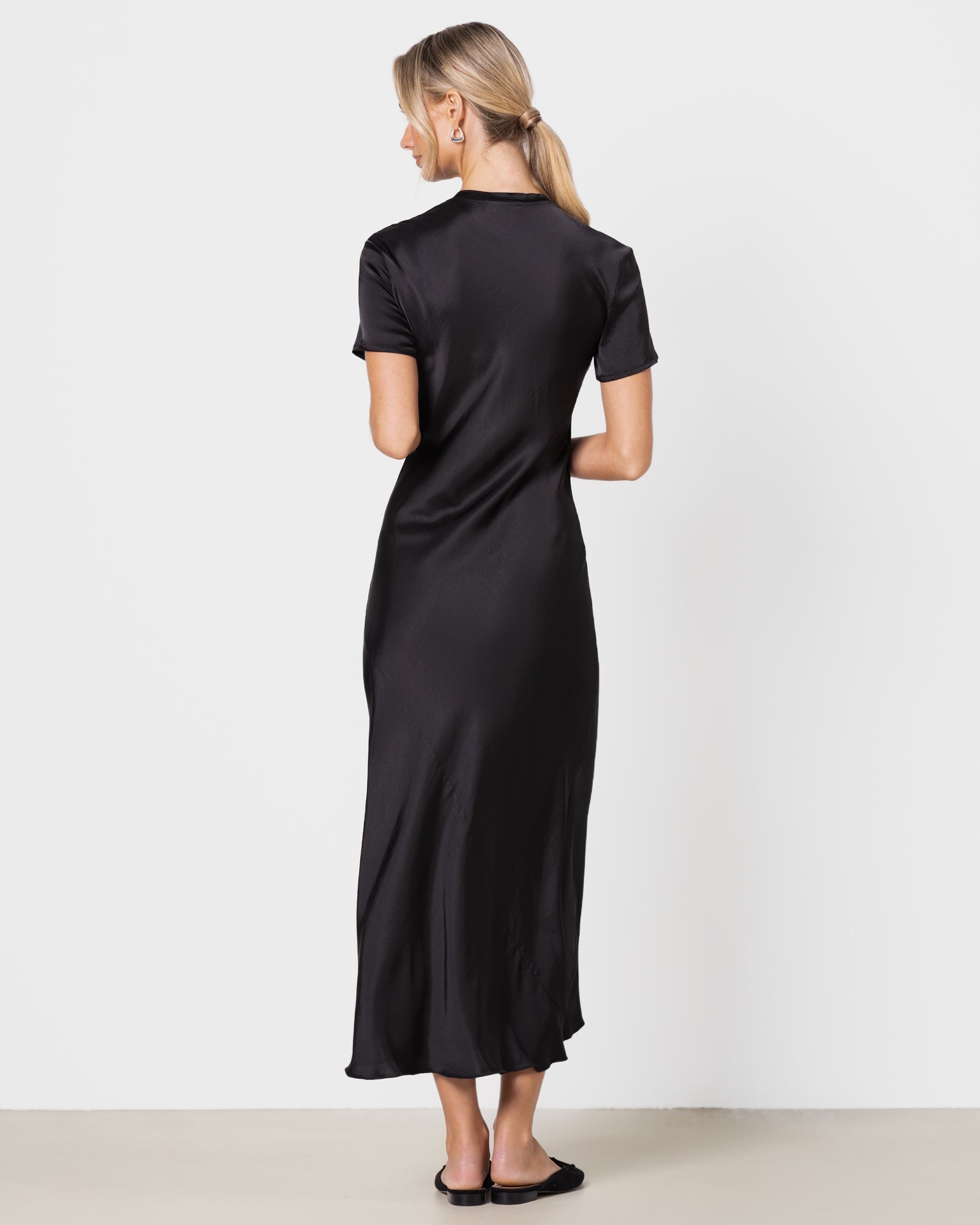 Saskia Short Sleeve Satin Dress | Black – JAKI