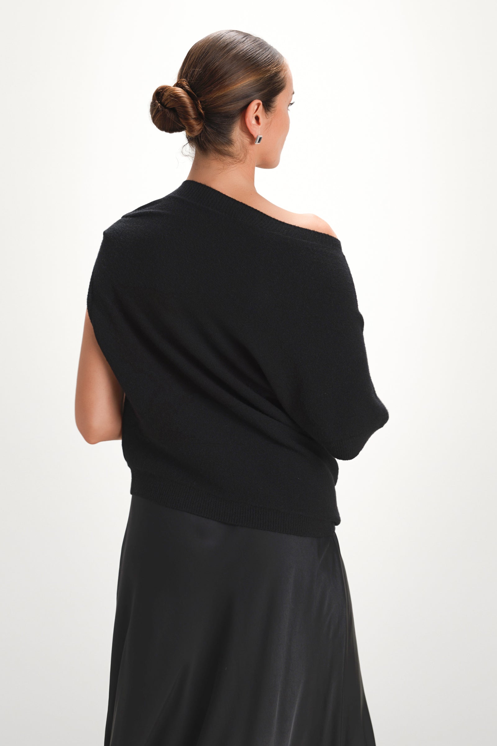 Vivienne Asymmetric Knit | Black – JAKI