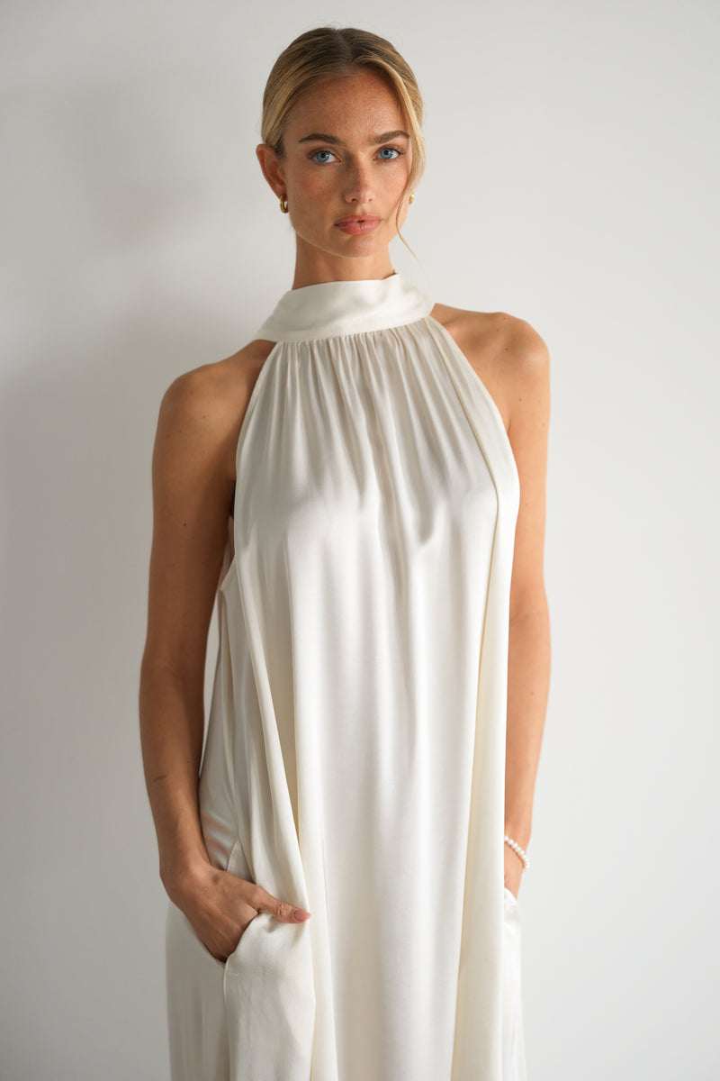 best transitional dresses for fall layering 4 Ways to Transition an Outfit From Summer to Staff-pre-launch main image 1